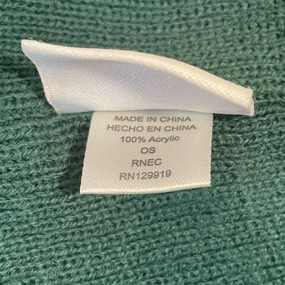 Levi's Men's Beanie Green Comfy Leather Logo Patch Hero Hat Winter Ribbed Knit - Picture 7 of 9